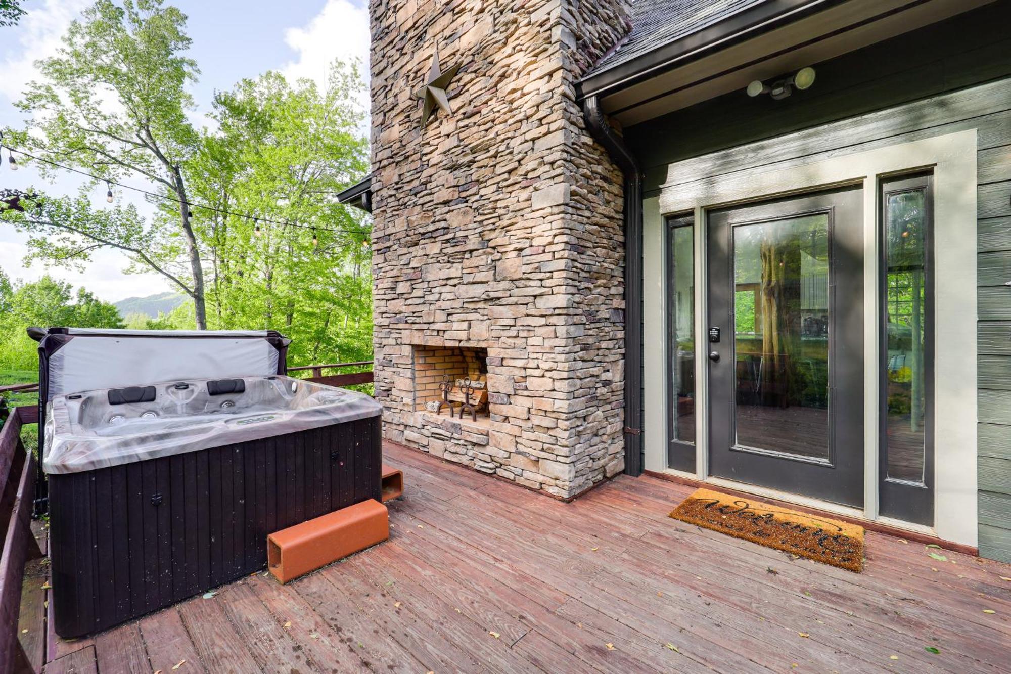 Luxe Appalachian Mountain Cabin With Hot Tub, Views Warrensville Екстер'єр фото