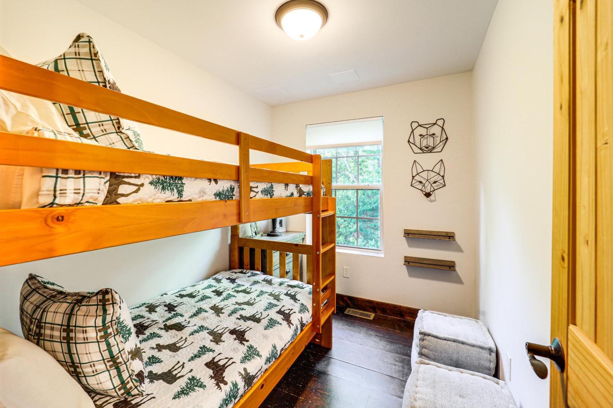 Luxe Appalachian Mountain Cabin With Hot Tub, Views Warrensville Екстер'єр фото