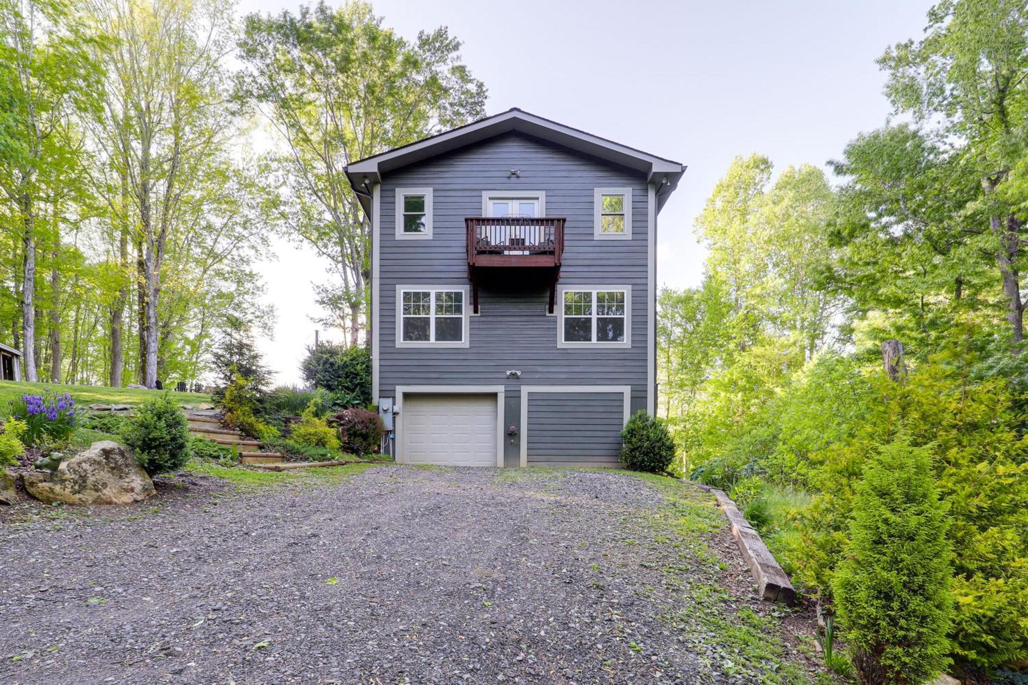 Luxe Appalachian Mountain Cabin With Hot Tub, Views Warrensville Екстер'єр фото