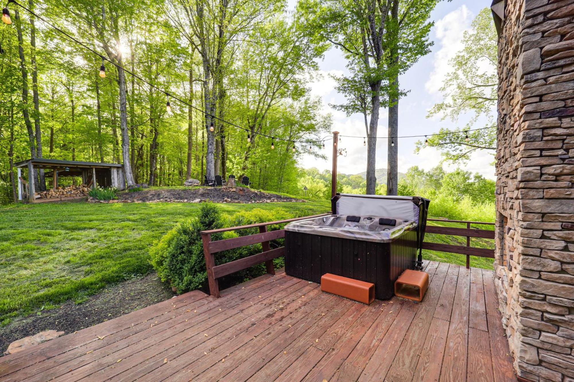 Luxe Appalachian Mountain Cabin With Hot Tub, Views Warrensville Екстер'єр фото